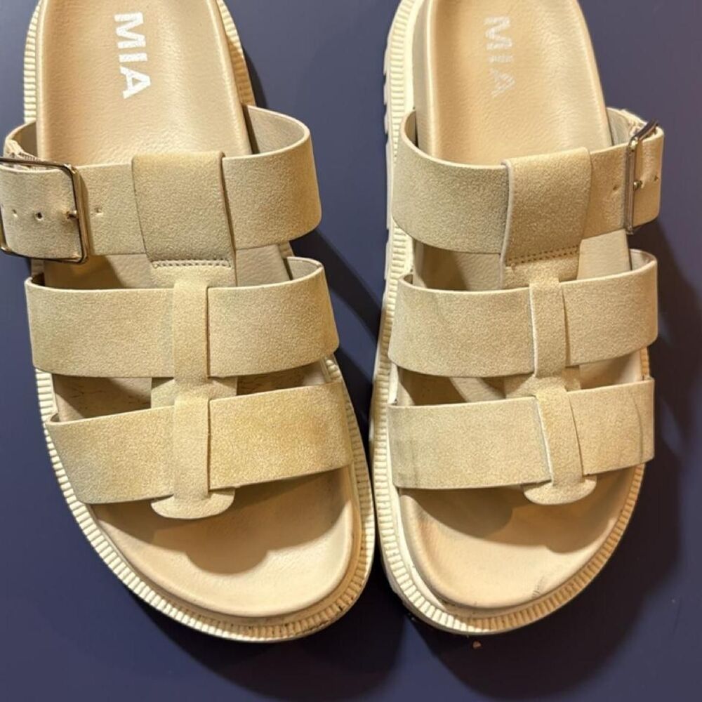 Mia Women's Tan and Cream Sandals